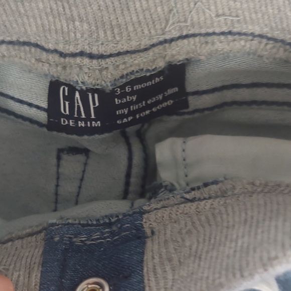 - NWOT, GAP baby boy denim jeans in 3-6 months . - Picture 3 of 4